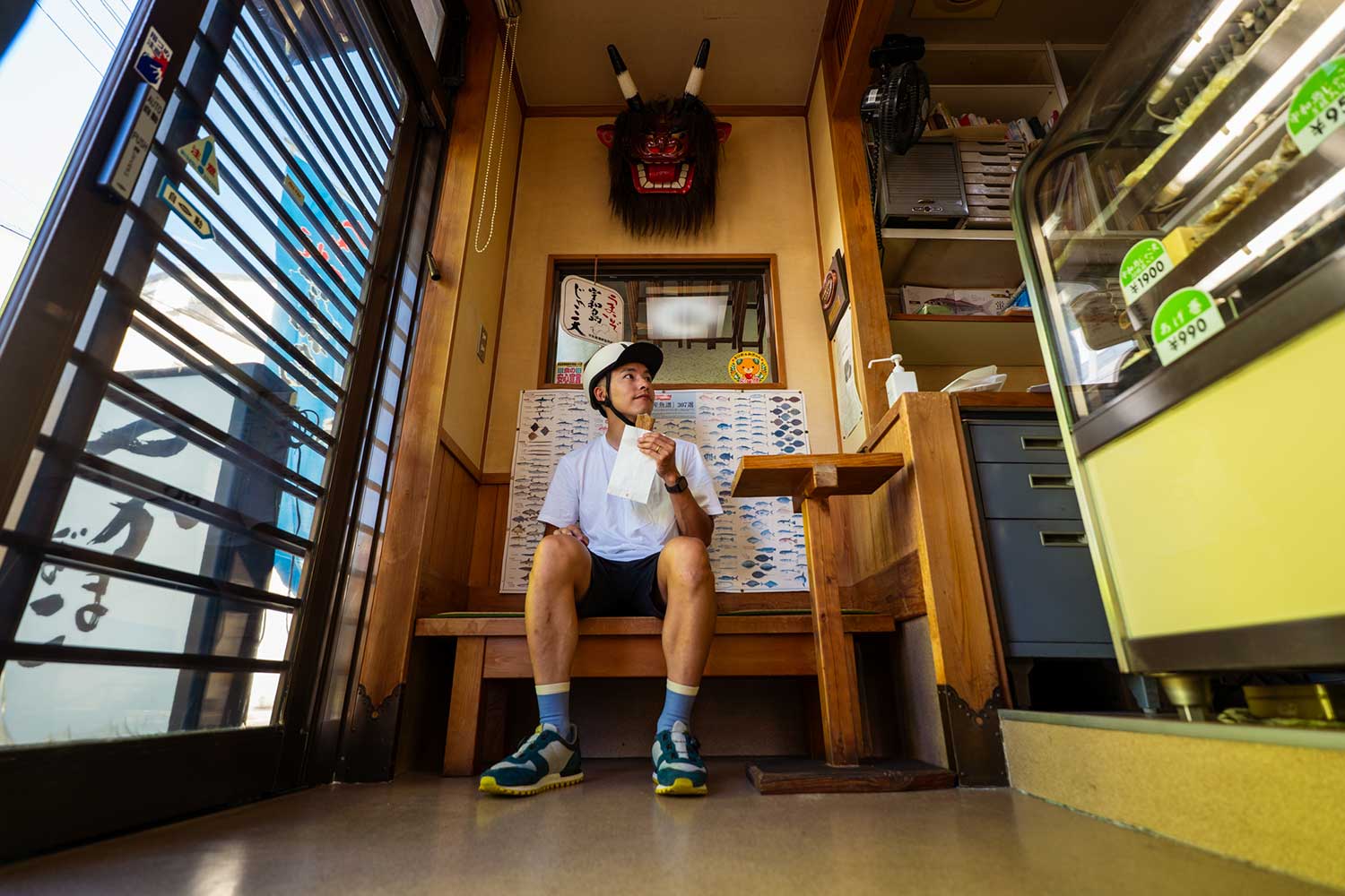 Inside Yakushijin Kamaboko-ten