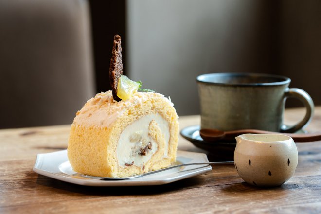 Roll cake