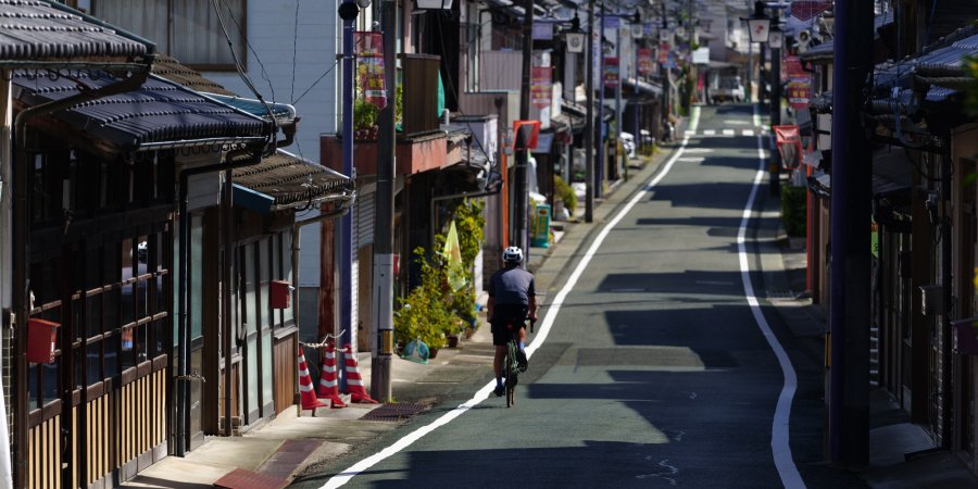 松山と大洲を結ぶ動脈。往時の宿場町のたたずまいを残す、味わい深い大洲街道