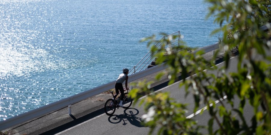 伊予灘の潮風とともに四国最西端へ向かう絶景サイクリング